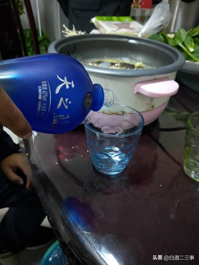 一瓶白酒相當(dāng)于多少瓶啤酒呢？大概十三瓶