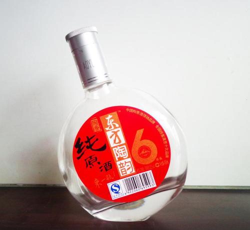 濃香型白酒的釀酒原料是什么？濃香型白酒的制作工藝有什么特點？