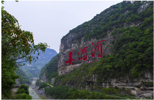 醬酒“突圍戰(zhàn)”：茅臺漲價(jià)、習(xí)酒沖百億、貴州安酒推新