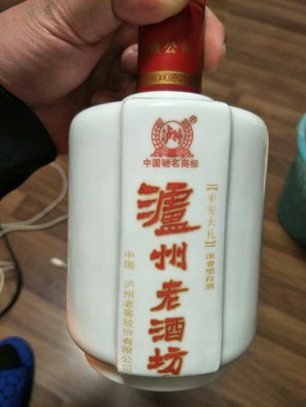 一家人牌白酒多少錢(幸福一家人白酒多少錢)