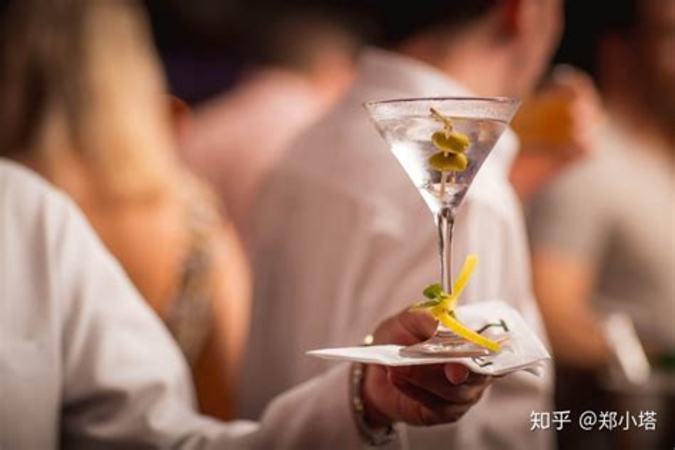 「起泡酒」該買(mǎi)哪種,干馬天尼 和 甜馬天尼哪個(gè)好喝