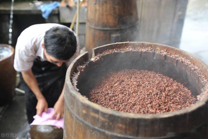 農(nóng)村自制白酒的做法(農(nóng)村自制白酒的步驟)