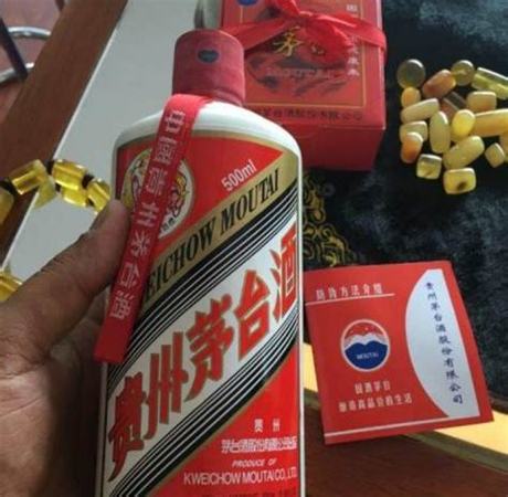 茅臺(tái)酒為什么不帶杯,為什么要贈(zèng)送兩個(gè)小酒杯