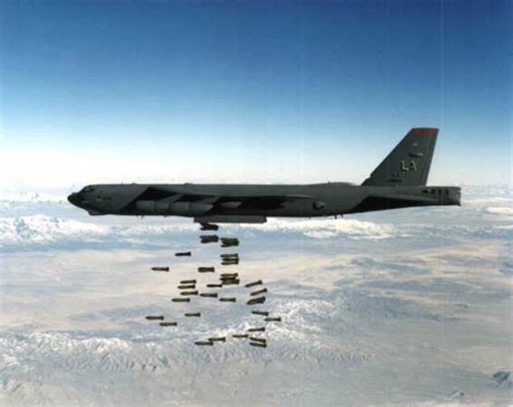 美國B52轟炸機要用100年,b52轟炸機什么價格