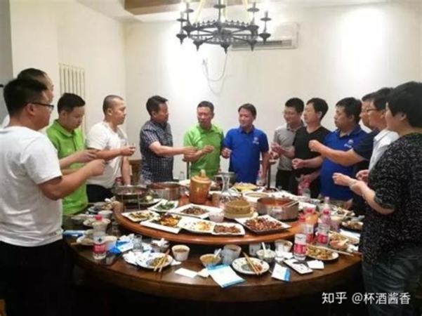 為什么很多人喜歡喝呢,酒為什么很多人喜歡喝