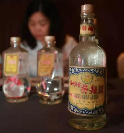 瀘州老窖老酒瓶有什么特點(diǎn)(瀘州老窖 酒瓶)