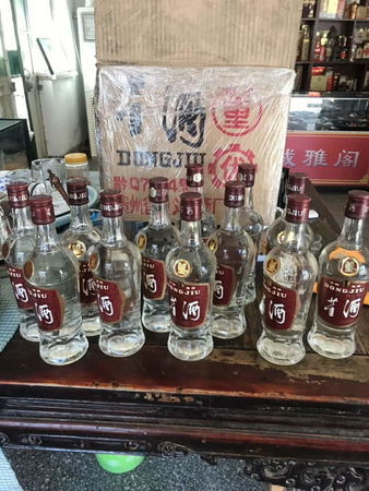 98年52土度董酒多少錢(1999年董酒52度多少錢)