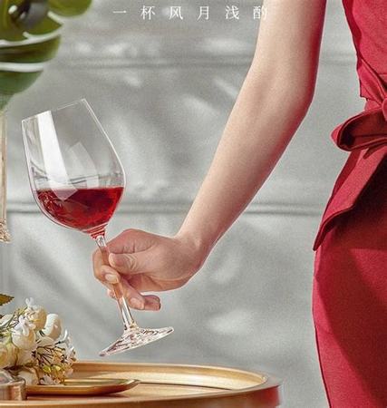 葡萄酒掛杯現(xiàn)象說明什么,正確認(rèn)識(shí)葡萄酒掛杯現(xiàn)象