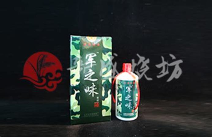 純糧白酒為什么會(huì)變紅,為什么有的白酒會(huì)變黃